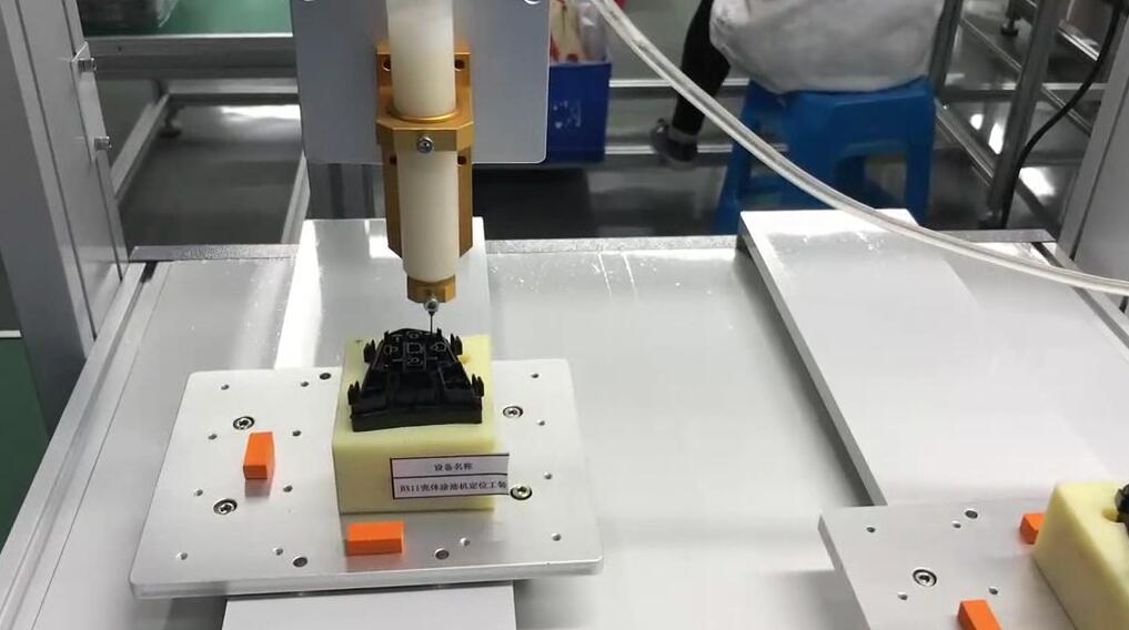 潤滑脂在汽車電觸點部位的應用 | 點膠機廠家